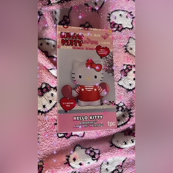 Hello kitty sold out valentines inflatable ♥️✨ - Picture 4 of 4